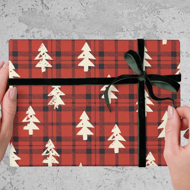 Klassischer roter Tartan-Karo-Weihnachts-Kiefernbä Geschenkpapier (Von Creator hochgeladen)