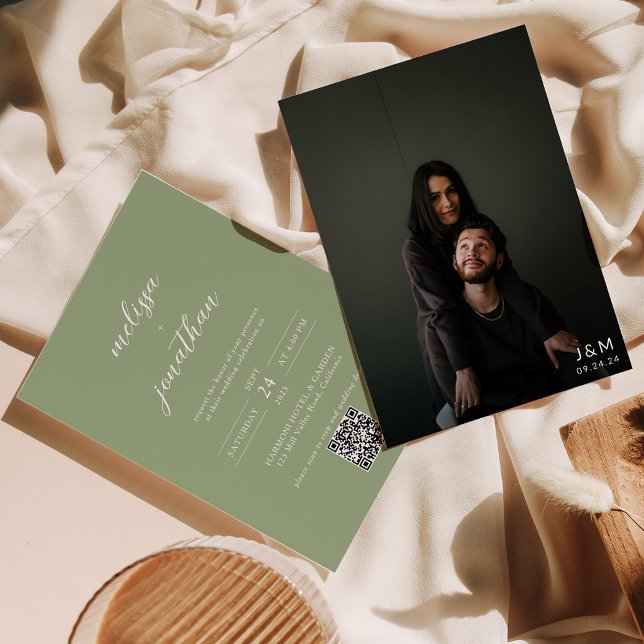 Klassischer Salbeigrüner Foto-Monogramm-QR-Code-Ho Einladung (Von Creator hochgeladen)