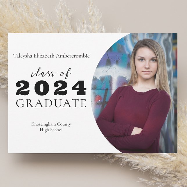 Klassischer Schwarz-weißer einfacher Abschluss Ankündigung (High School Classic Black White Simple Graduation Announcement)