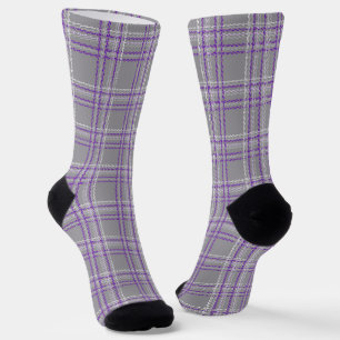 Klassischer Tartan kariert. Grau, lila Socken