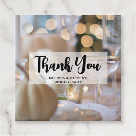 Klassischer Tisch mit Extravaganter Platzierung Geschenkanhänger