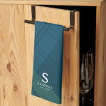 Klassischer Urlaub kariert personalisiert Weihnach Geschirrtuch<br><div class="desc">Mit seinem eleganten Monogramm ist dieses karierte Weihnachtshandtuch das perfekte Dekoelement für Ihre Zuhause. Feiern Sie den Urlaub mit diesem festlichen personalisierten Ferien Handtuch-Design, das mit der gesamten Lea Delaveris Design klassischen Urlaub karierte Kollektion. Dieses marinierte und grüne Handtuch hat Platz für einen eigenen Text inklusive einem ersten, Namen und...</div>
