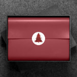 Klassischer Weihnachtsbaum | Festival Rich Crimson Runder Aufkleber<br><div class="desc">Die Saison für Dekoration und Unterhaltung! Moderner, düsterer und launischer abstrakter Ferienbaum und handgeschriebener "Frohe Weihnachten" in einer reichen, luxuriösen Palette. Dieses elegante festliche Design zeichnet sich durch einen funkelnd Whirlpool mit einem frisch gestrichenen Spritzer aus, der mit Imitaten aus metallischem Glitzer verstärkt wird. Für andere Farben oder passende Produkte...</div>