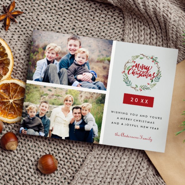 Klassischer Weihnachtskranz zwei Fotos Personalisi Postkarte (Christmas Postcard with 2 landscape photo, custom message on the front, red and neautral colors,)