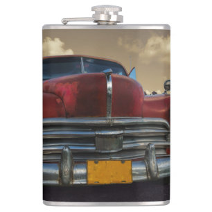 Klassisches amerikanisches Auto in Vinales, Kuba Flachmann