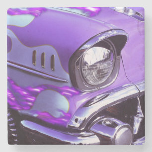 Klassisches Auto: Chevrolet mit lodernder Haube Steinuntersetzer