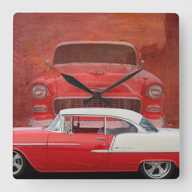 Klassisches Auto Chevy Bel Air rotes weißes Quadratische Wanduhr (Vorderseite)