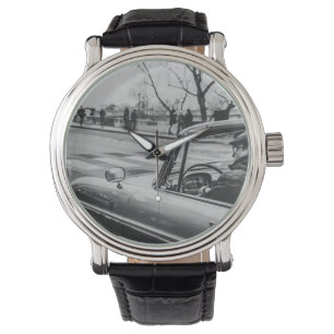 Klassisches Auto in der Parisstraße Armbanduhr