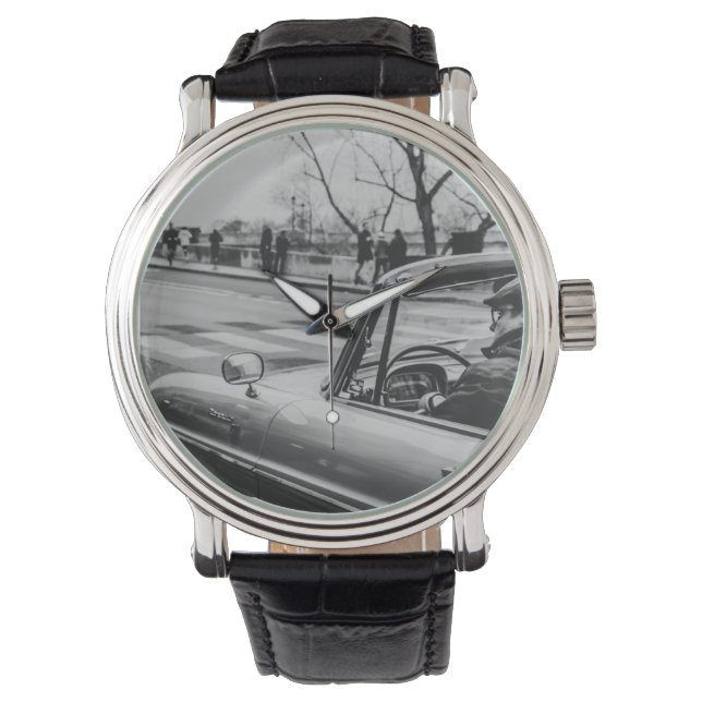 Klassisches Auto in der Parisstraße Armbanduhr (Vorderseite)
