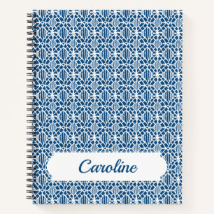 Klassisches Blau mit weißem Crochet Lace-Muster Notizbuch