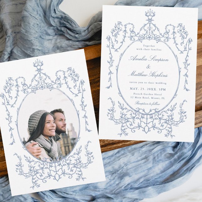 Klassisches Blumenrahmen Dusty Blue Wedding Foto Einladung (Front & Back)