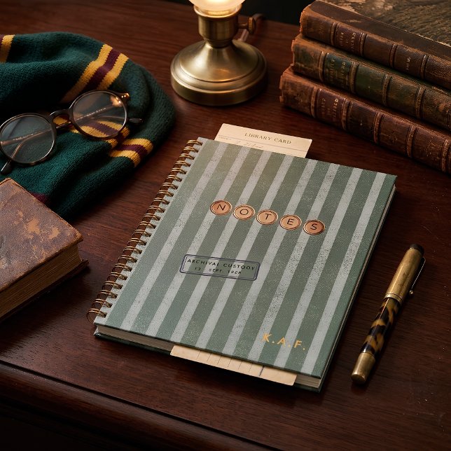 Klassisches Erbe-Sage-gestreiftes Monogramm Notizbuch (Von Creator hochgeladen)