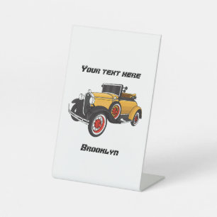 Klassisches gelbes Auto 1931 Sockelschild