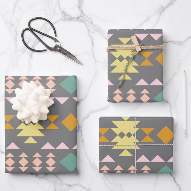 Klassisches geometrisches Muster in Gelb und Grau Geschenkpapier Set (Vorderseite)