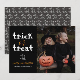 Klassisches Halloween-Familienfoto mit 'Süßes oder Feiertagskarte