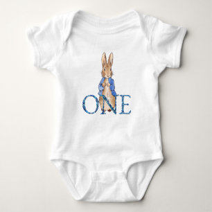 Klassisches Kaninchen im blauen Jackett zum ersten Baby Strampler