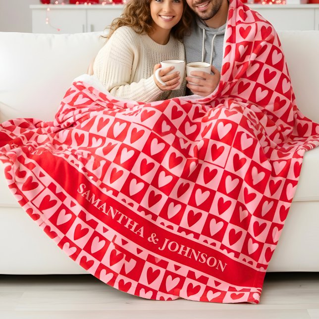 Klassisches Kirschrot-Herzen Valentinsgeschenk Fleecedecke (Von Creator hochgeladen)