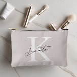 Klassisches Modern Monogram Bridesmaid-Geschenk Zubehörtasche<br><div class="desc">Eine Kosmetiktasche mit individuellem Design,  die klassisch modernes Monogramm mit individuellem Initial- und Namensvordruck enthält.</div>