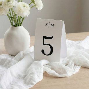 Klassisches Monogramm Elegante weiße Hochzeitsnumm Tischaufsteller