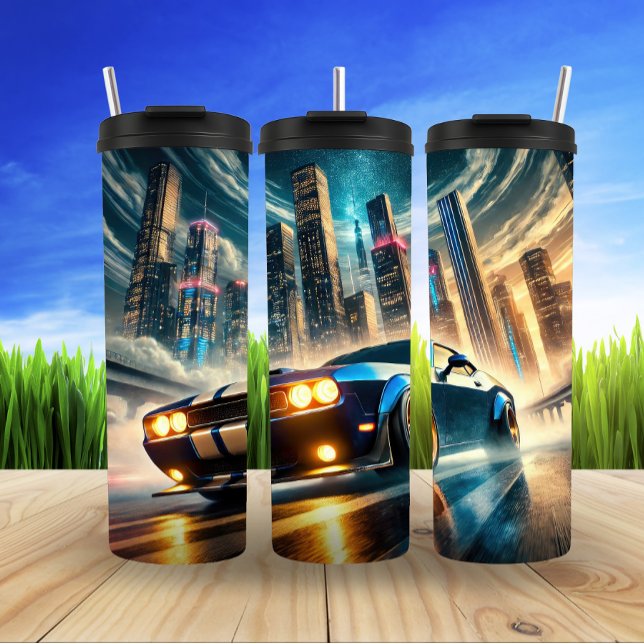 Klassisches Muskelauto gegen futuristische Stadtbi Thermosbecher (Von Creator hochgeladen)