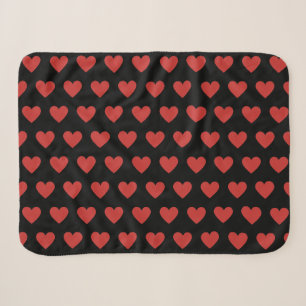 Klassisches Niedliches rotes Herzmuster auf schwar Sherpadecke