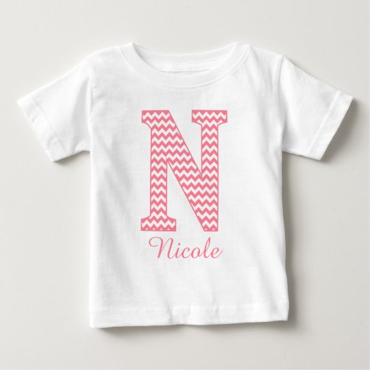 Klassisches Preppy rosa Zickzack Buchstabe- Baby T-shirt