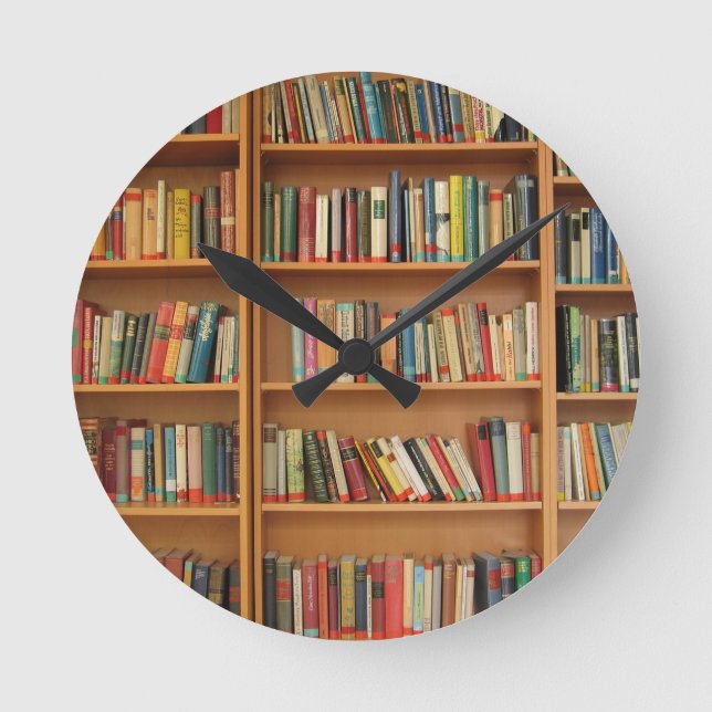 Klassisches Regalmuster, Bücherregal, Bücher, alt Runde Wanduhr (Vorderseite)