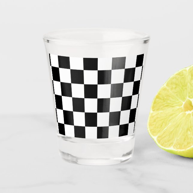 Klassisches Schachbrett-Schwarz-weißes Muster Schnapsglas (Vorderseite)