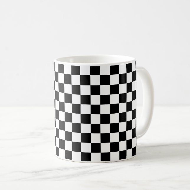Klassisches schwarzes Schachbrett Kaffeetasse (VorderseiteRechts)