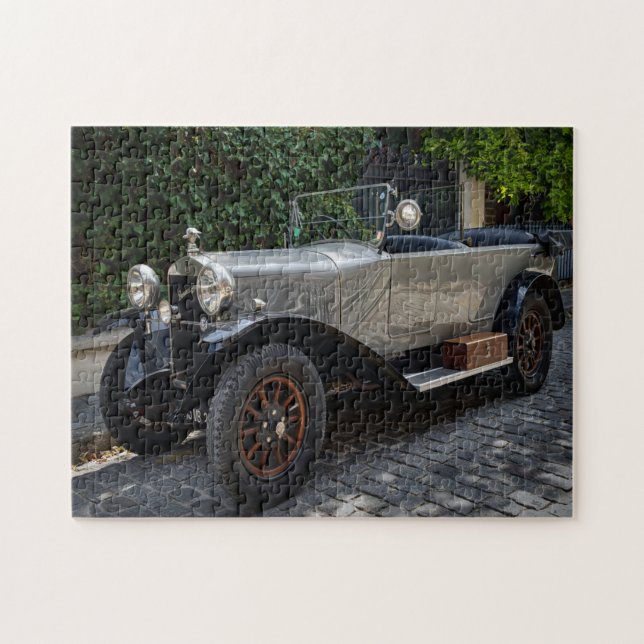 klassisches silbernes Auto (Horizontal)