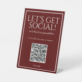Klassisches Simple Deep Red QR Code Social Media S Sockelschild
