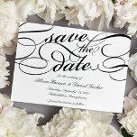 Klassisches Skript Save the Date | Schwarz/Weiß<br><div class="desc">Elegant speichern Sie die Datumskarten in zeitloser Schwarz/Weiß-Schrift,  die für ein klassisches,  formales Aussehen veredelt ist.</div>