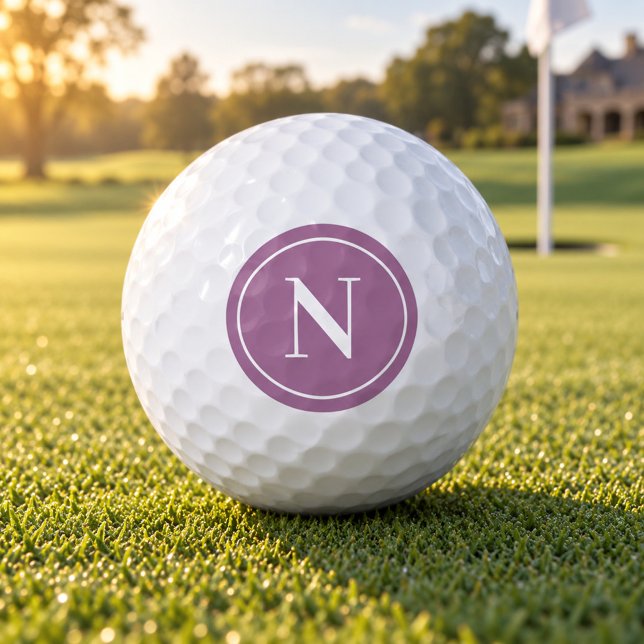 Klassisches violettes rundes Monogramm-Initial Golfball (Von Creator hochgeladen)