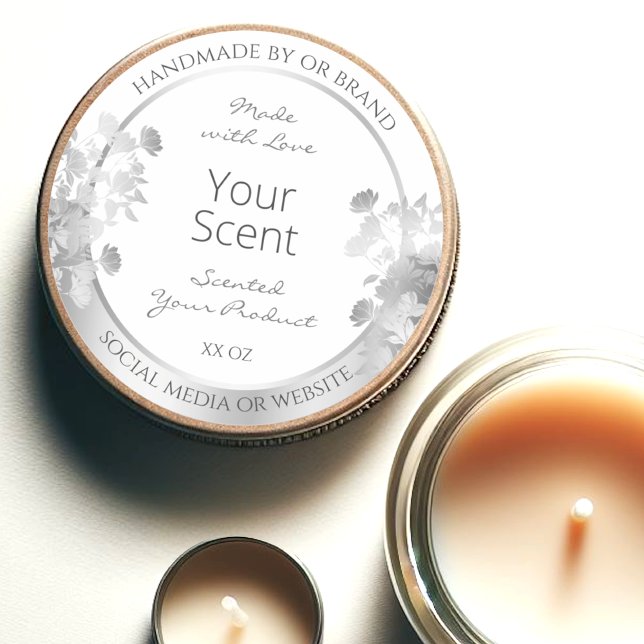 Klassisches weißes Blumenerzeugnis Etikett Silber Runder Aufkleber (Von Creator hochgeladen)