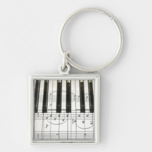 Klavier-Tastatur und Musiknoten Schlüsselanhänger