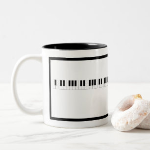 Klaviertastatur mit Grenzen Zweifarbige Tasse
