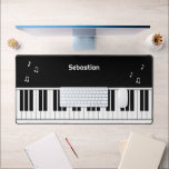 Klaviertastatur Musikalische Bemerkungen Personali Schreibtischunterlage<br><div class="desc">Piano Keyboard Musical Notes Personalisierter desk mat von Ricaso - fügen Sie Ihren eigenen text zu dieser neuen musikalischen themenmatte</div>