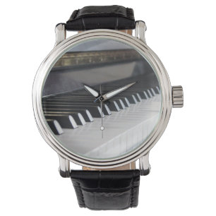 Klaviertasten beobachten schwarzes Band Armbanduhr