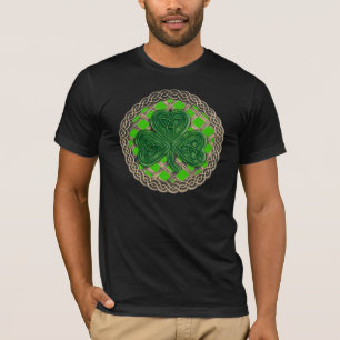 Kleeblatt, Gitter und keltische Knochen auf grünem T-Shirt
