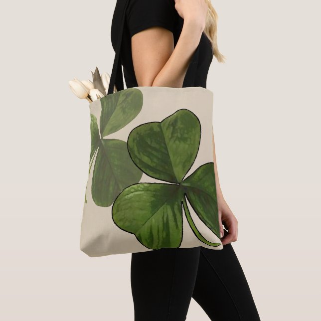 Kleeblatt-grafisches Frühlings-Grün auf Tasche (Von Nahem)