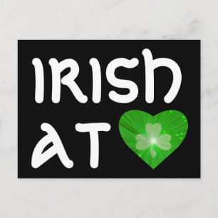Kleeblatt Heart 'Irish at Heart' Postkarte schwarz