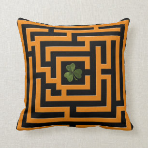 Kleeblatt in orange Labyrinth-Herausforderung 2 in Kissen