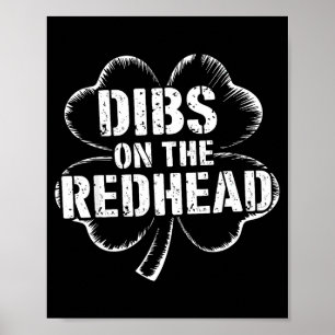 Kleeblatt mit rothaarigem für lustigen St. Patrick Poster