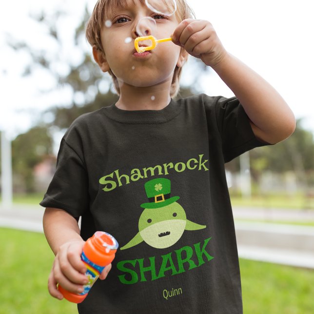 Kleeblatt Shark St. Patrick's Day T-Shirt (Von Creator hochgeladen)