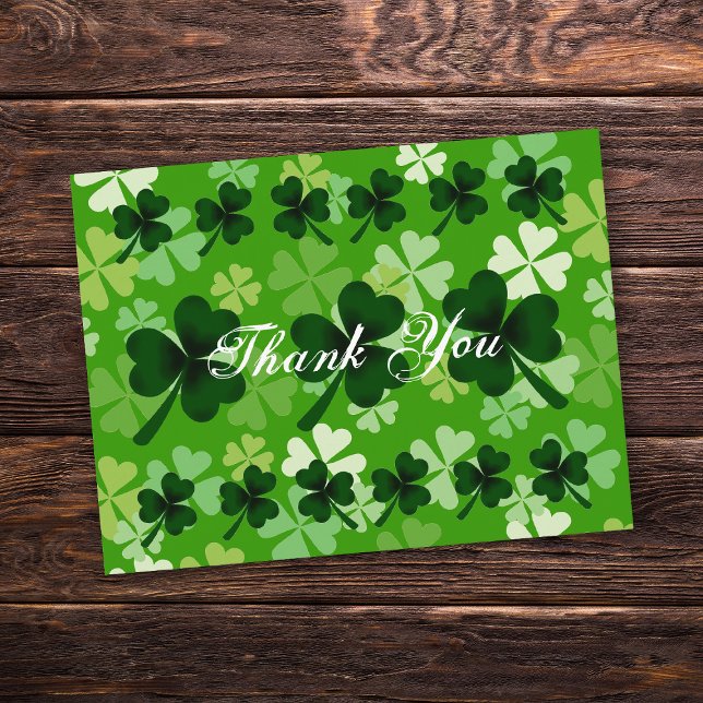 Kleeblatt Vielen Dank Postkarte (Shamrock Thank You Postcard.  Shamrock design with green shade.  Four Leaf Clover background.)