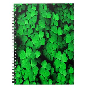 Kleeblätter und Herz St. Patrick's Day Green Notizblock