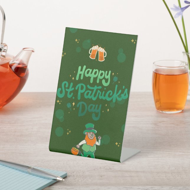 "Kleeblatts & Shenanigans: Ein St. Patrick's Day Sockelschild (In SItu)