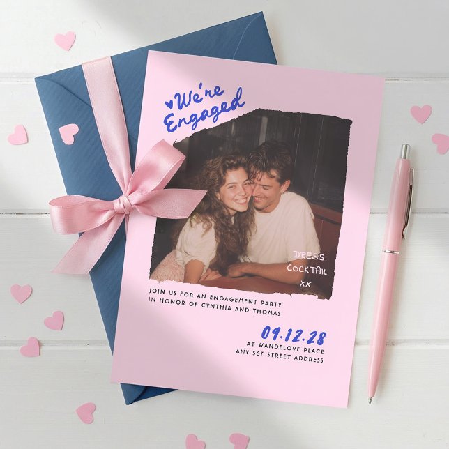 Kleid Cocktail Handgeschriebene Verlobungsfeier Fo Einladung (Whimsical Playful Retro Square Photo Pink Blue Casual Fun Handwritten Engagement Party Invitation)