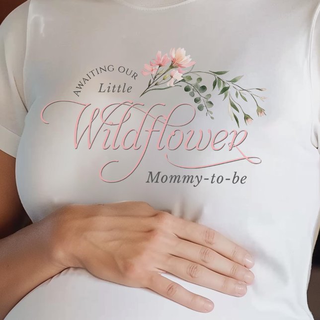 kleine Babydusche der Wildblume T-Shirt (Little Wildflower, Pink Baby Girl Shower Mommy-to-be t-shirt)
