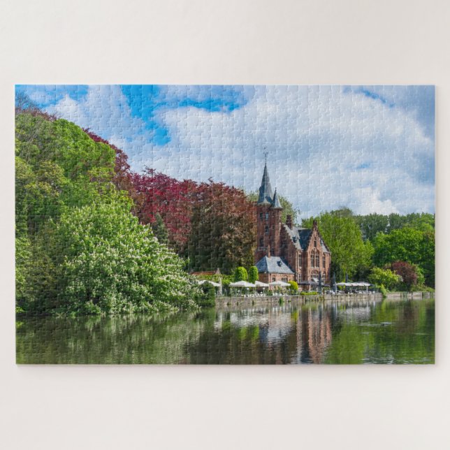 Kleine Burg am See in Brügge, Belgien (Horizontal)